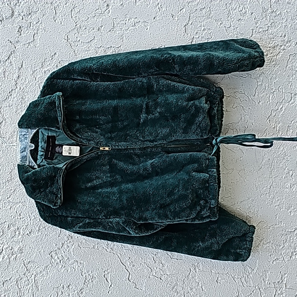 NWT NEW VS PINK Know One Cares Dark  Green Faux Fur Semi Cropped Jacket Size S